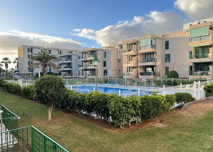 New Modern & Centrally-Located Apartment