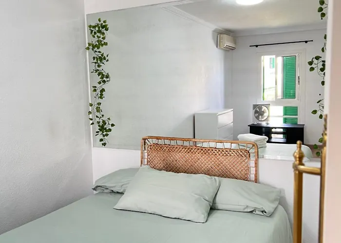 New Modern & Centrally-Located Apartment