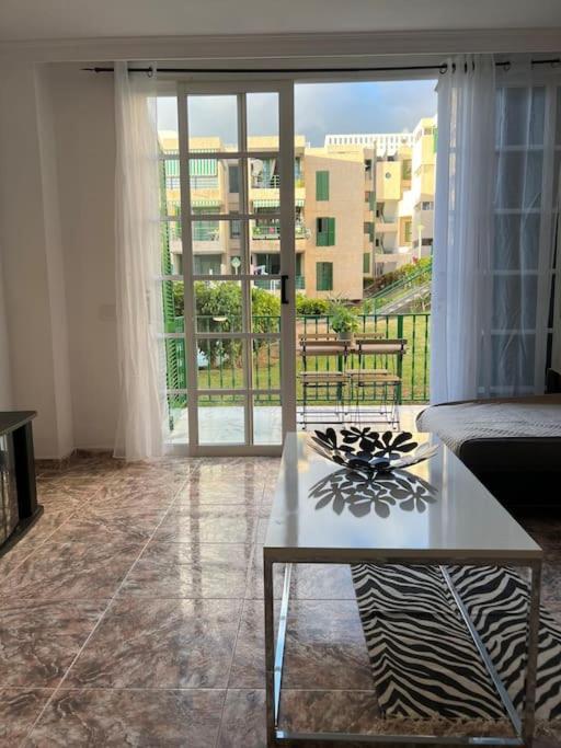 New Modern & Centrally-located Appartement *